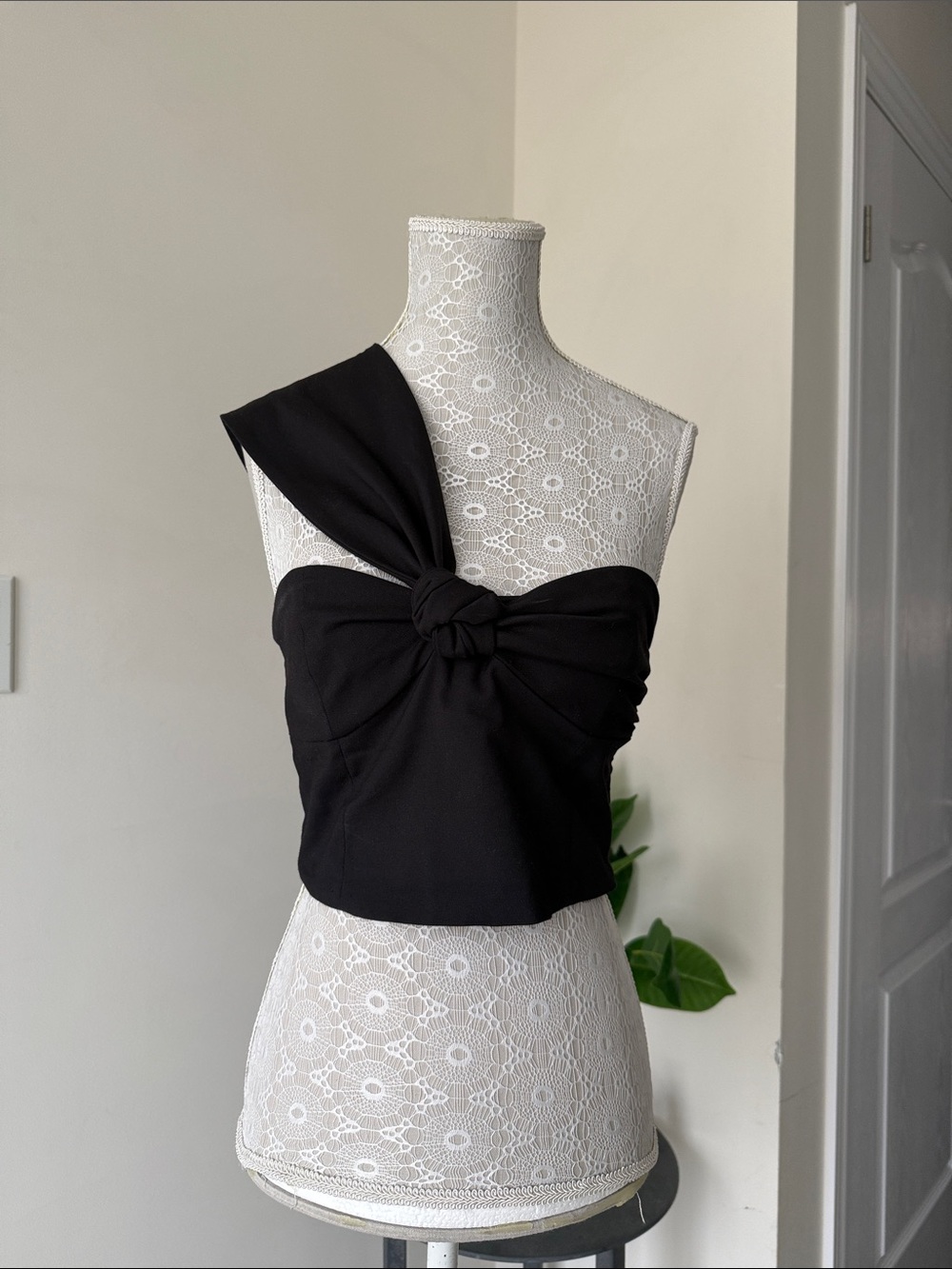 Zara Black One-Shoulder Knot Crop Top